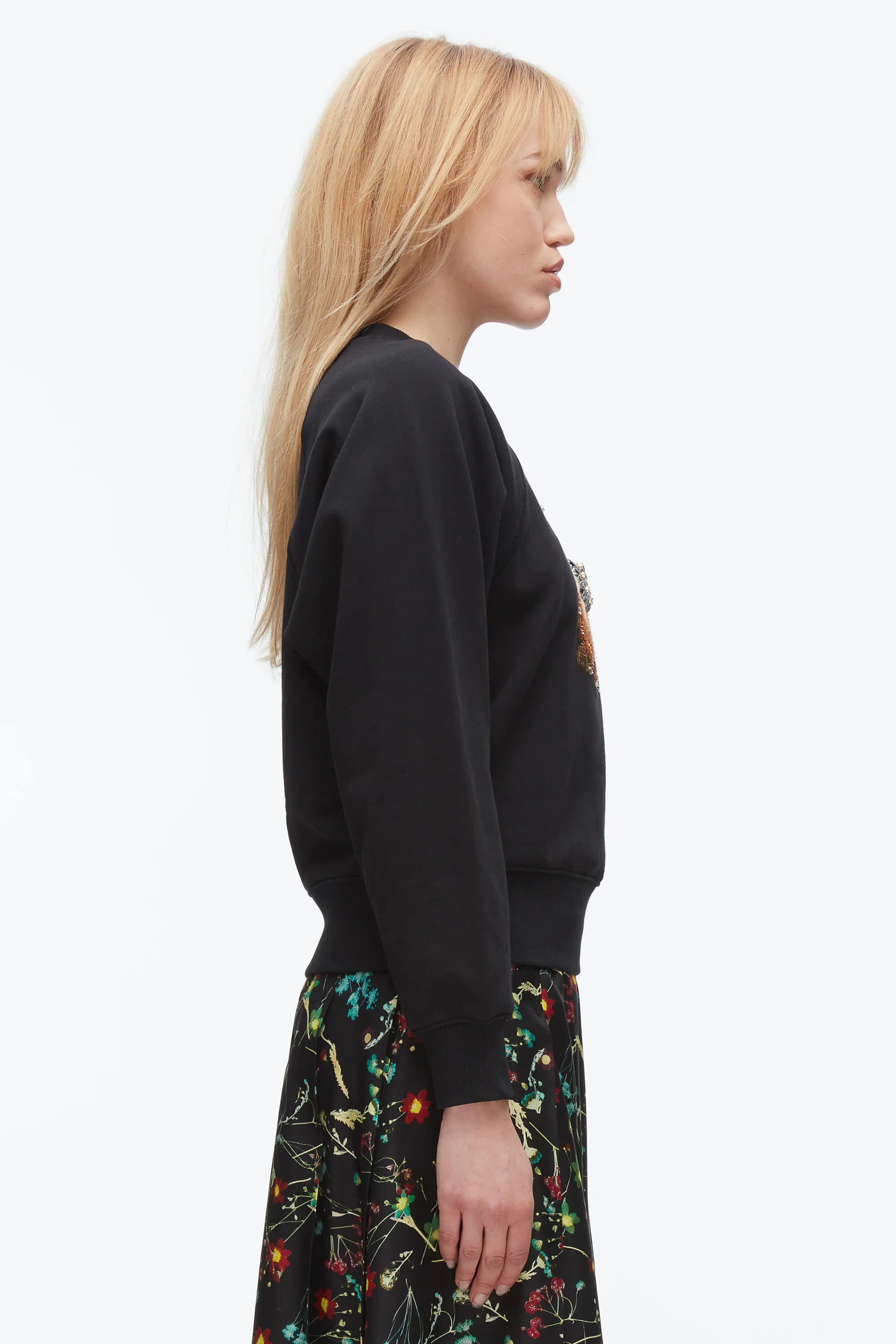 Rabbit Embroidery Sweatshirt - Image 5