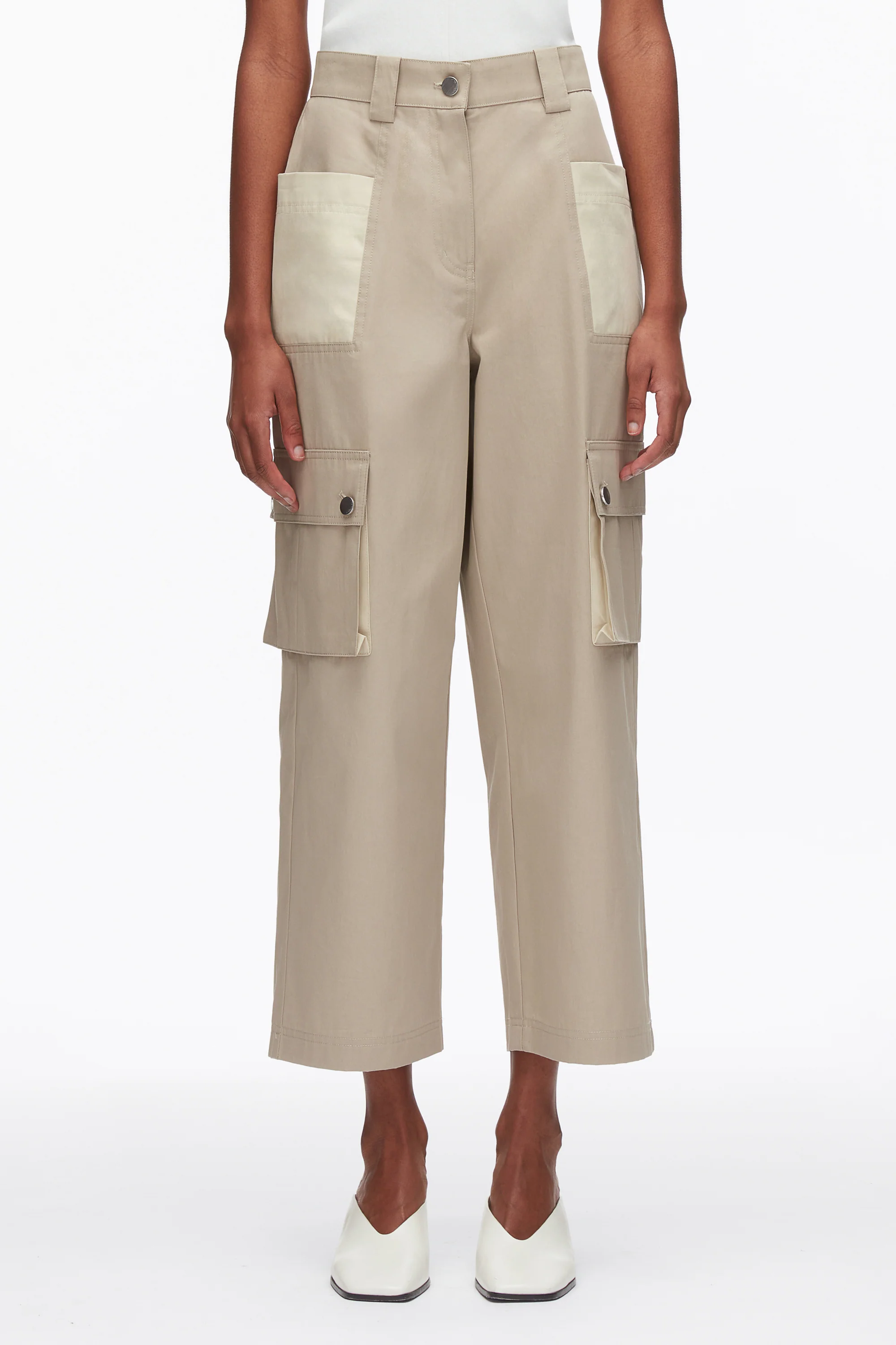 Two-Toned Cropped Cargo Pants - Image 11