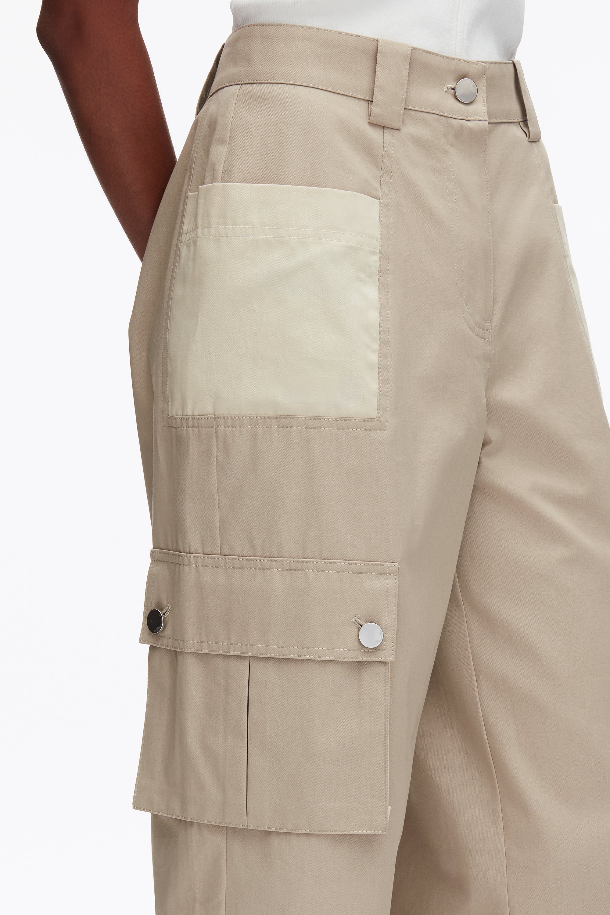 Two-Toned Cropped Cargo Pants - Image 14