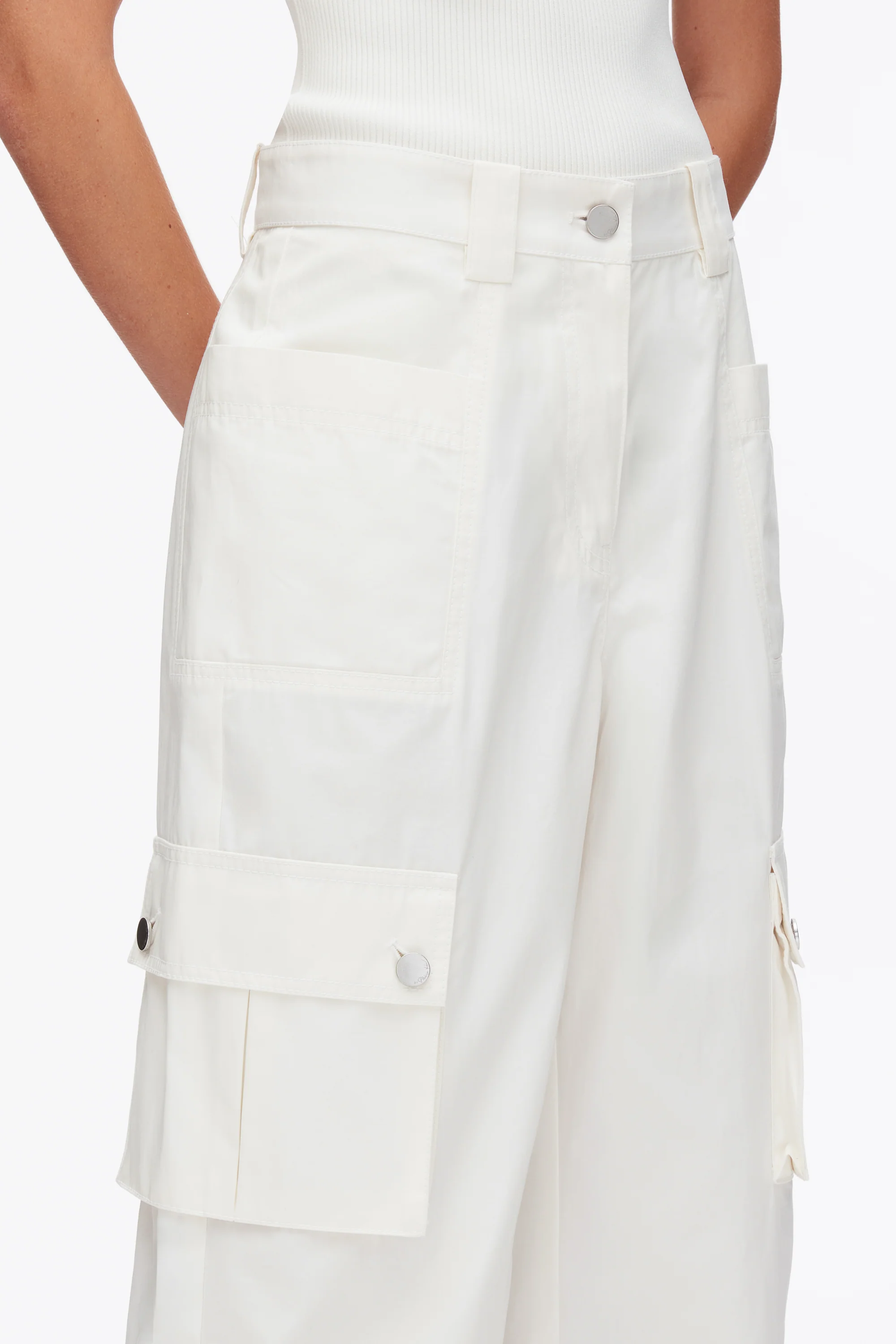 Two-Toned Cropped Cargo Pants - Image 6